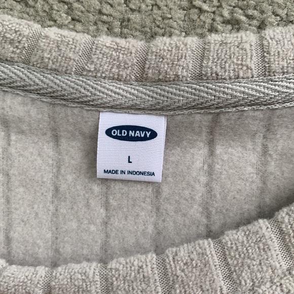 Old Navy Oversized Sweater (NWT) - Picture 4 of 6